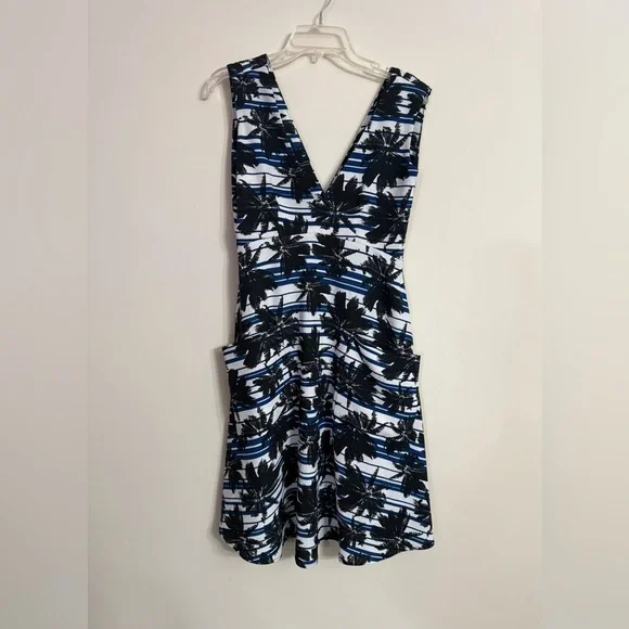 L'AGENCE Fit & Flare Dress Palm Print Sleeveless V-Neck Blue White Size 6 - Picture 1 of 4